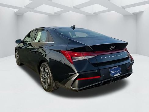 Certified 2024 Hyundai Elantra Limited image 7