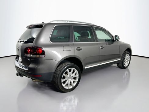 Used 2010 Volkswagen Touareg VR6 image 5