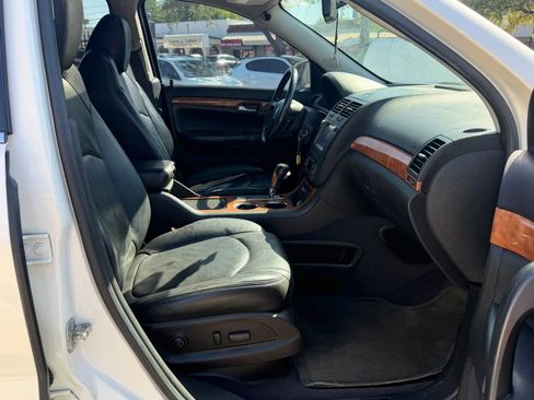 Used 2010 Saturn Outlook XR FWD image 10