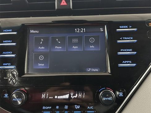 Used 2018 Toyota Camry LE image 20