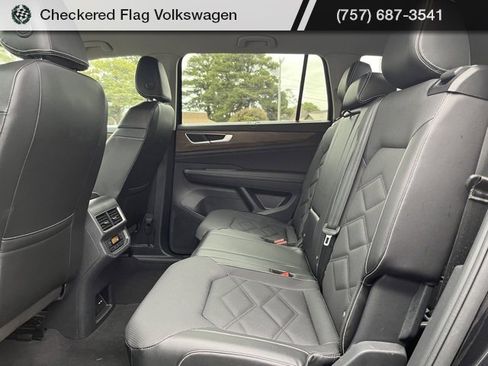 Used 2024 Volkswagen Atlas SE image 27
