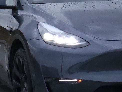 Used 2023 Tesla Model Y Long Range image 7