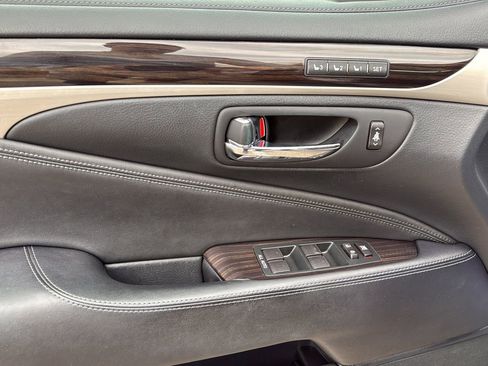 Used 2016 Lexus LS 460 w/ Comfort Package image 11