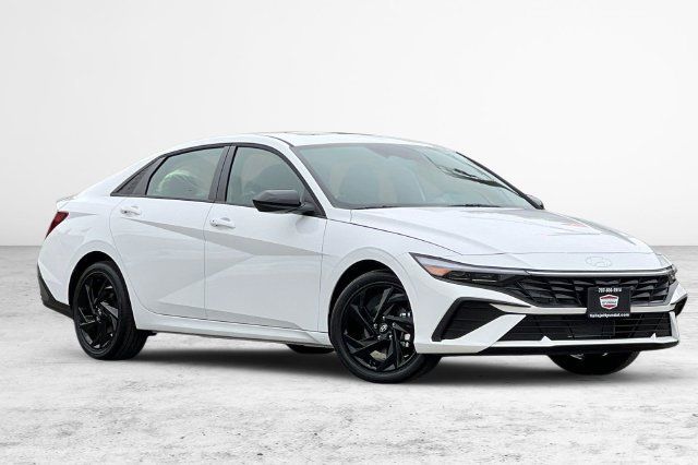 New 2026 Hyundai Elantra SEL Sport FWD image 2