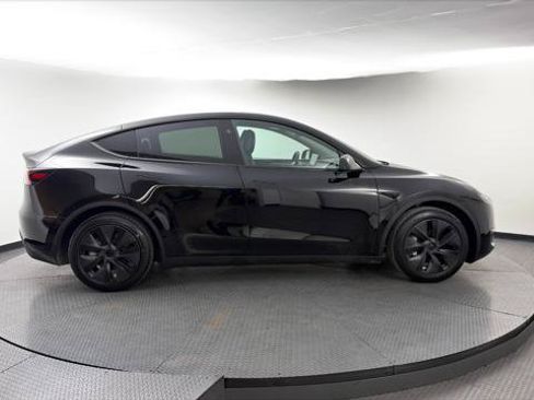 Used 2024 Tesla Model Y Long Range RWD image 8