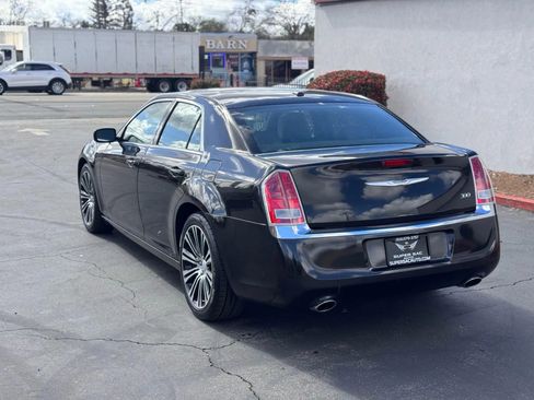 Used 2014 Chrysler 300 w/ Driver Convenience Group RWD image 4