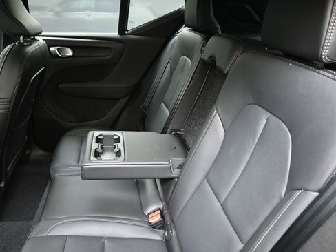 Certified 2025 Volvo XC40 B5 Core image 20