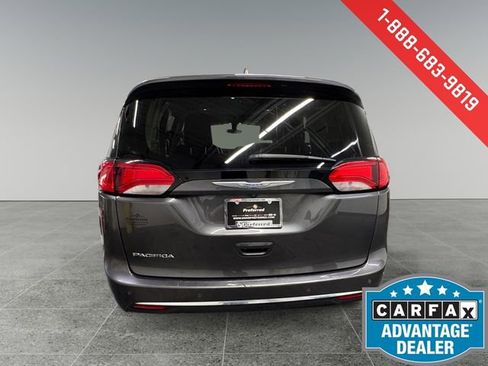 Used 2018 Chrysler Pacifica Touring-L image 24