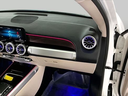 Certified 2022 Mercedes-Benz GLB 250 4MATIC image 19