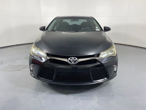 Used 2017 Toyota Camry SE image 2