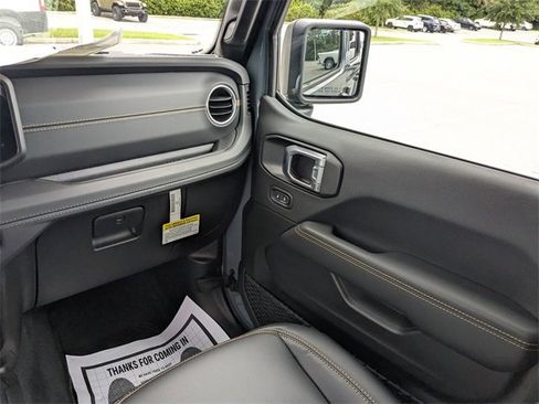 New 2025 Jeep Gladiator Sport w/ Premium Package image 16