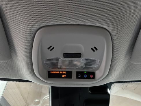 Used 2025 Chevrolet Trax LT FWD image 15
