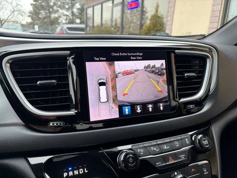 Used 2019 Chrysler Pacifica Touring-L w/ Advanced Safetytec Group image 29