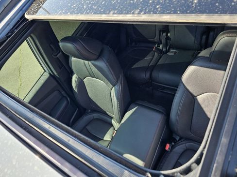 Used 2025 Honda Pilot Black Edition image 2