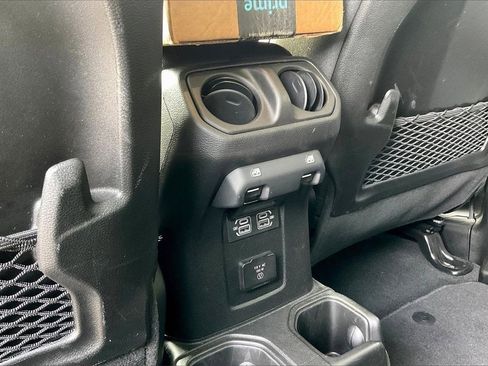 Used 2024 Jeep Wrangler Unlimited Rubicon image 17