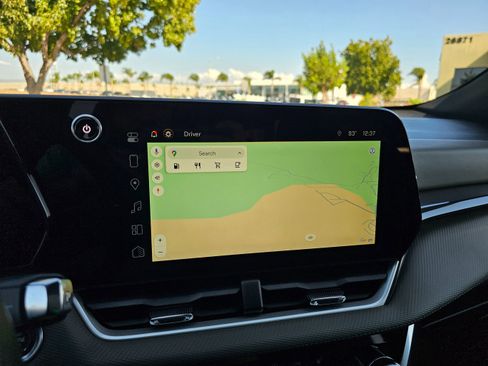 Used 2025 Chevrolet Equinox LT w/ Convenience Package II image 35