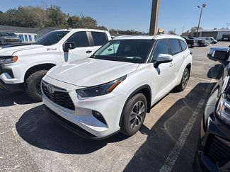Used 2024 Toyota Highlander XLE video 2