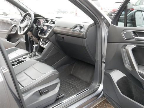 Used 2022 Volkswagen Tiguan SEL R-Line image 20
