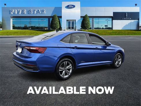 Used 2023 Volkswagen Jetta SE image 8