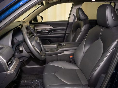 Used 2025 Toyota Grand Highlander FWD image 13