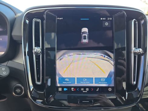 Used 2025 Volvo XC40 B5 Core image 19