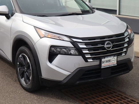 Certified 2025 Nissan Rogue SV AWD/4WD image 5