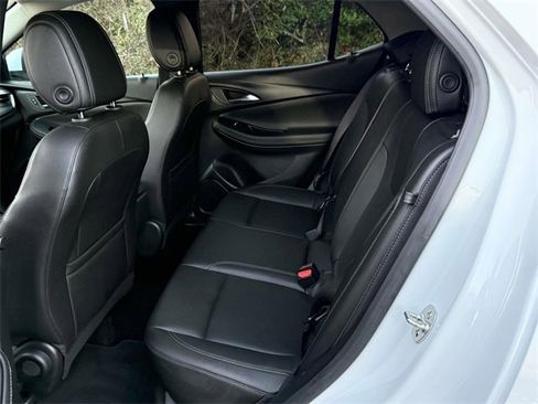 Used 2024 Buick Encore GX Sport Touring image 11