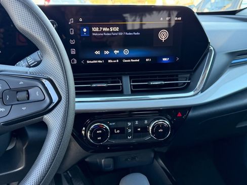 New 2026 Chevrolet Trax LT image 12