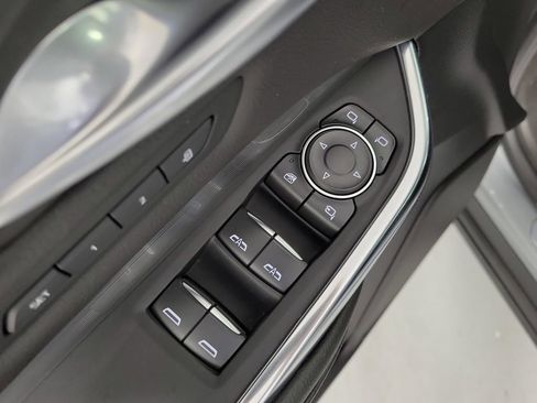 Used 2025 Cadillac XT4 Premium Luxury FWD image 18