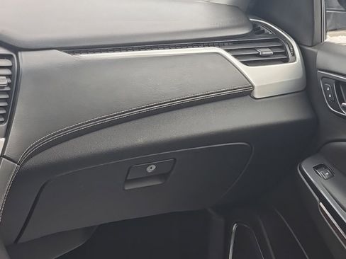 Used 2017 GMC Yukon XL SLT w/ Open Road Package image 39