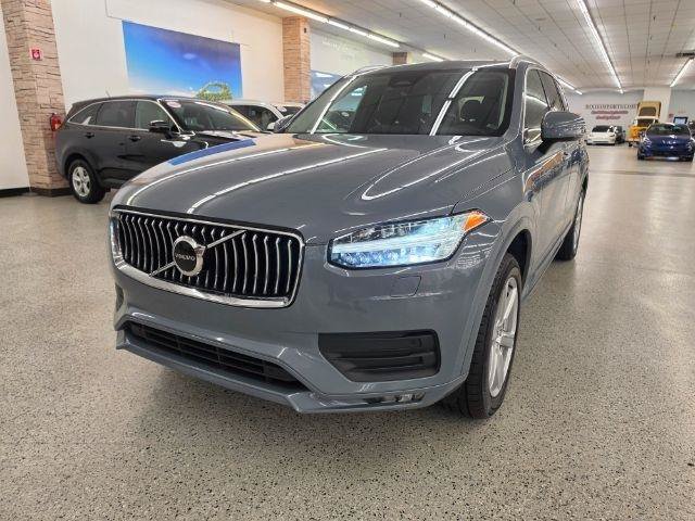 Used 2023 Volvo XC90 B5 Core AWD/4WD image 2