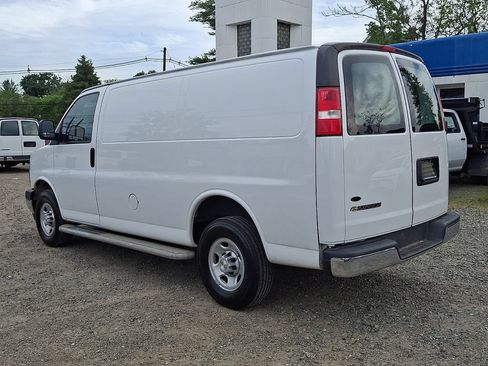 Certified 2022 Chevrolet Express 2500 w/ Driver Convenience Package RWD image 6