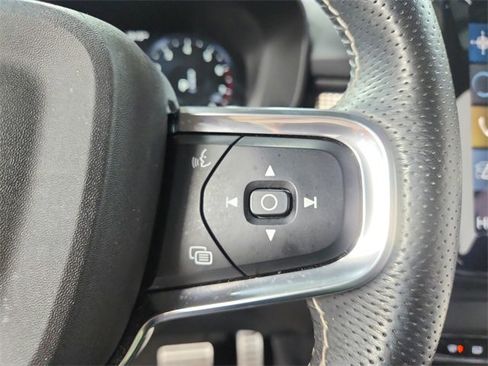 Used 2021 Volvo XC40 T5 R-Design w/ Protection Package image 25