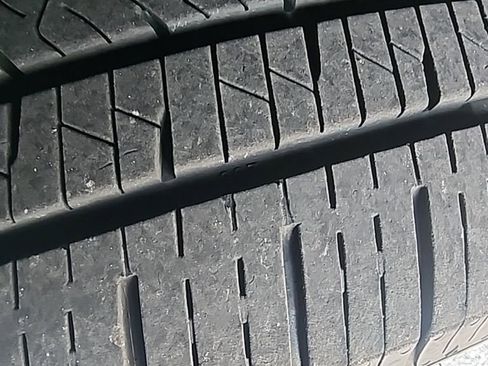 Used 2010 Pontiac Vibe w/ Preferred Package FWD image 8