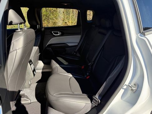 New 2026 Jeep Compass Limited image 15