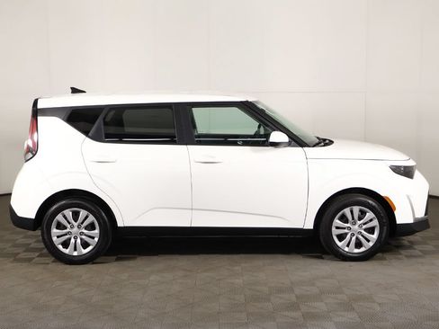Used 2025 Kia Soul LX FWD image 16