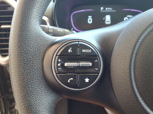 Used 2025 Kia Soul LX w/ LX Technology Package FWD image 14