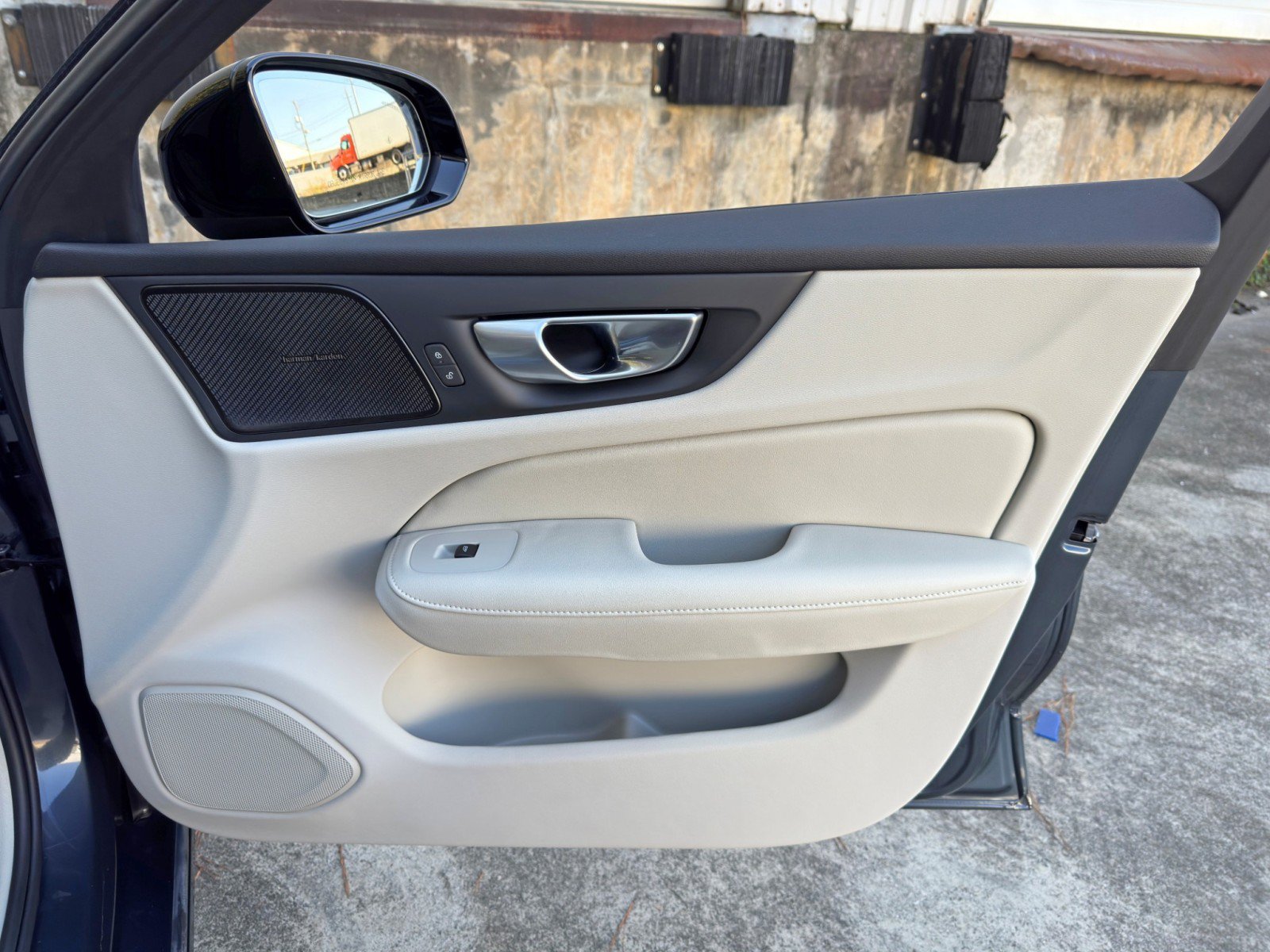 Used 2025 Volvo S60 B5 Plus w/ Climate Package FWD image 48