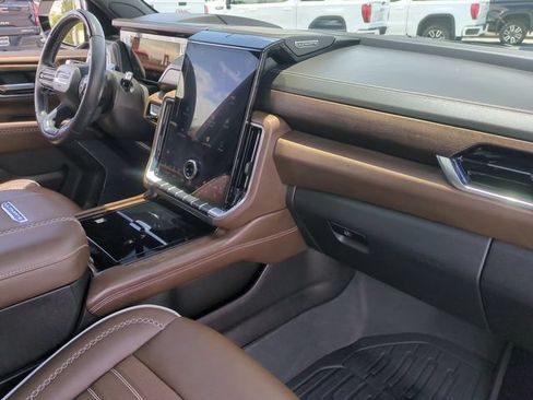 Used 2025 GMC Yukon Denali Ultimate w/ LPO, Floor Liner Package AWD/4WD image 29