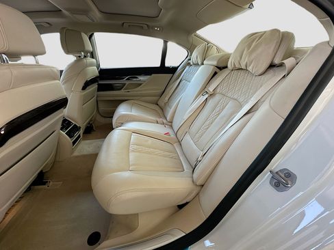 Used 2020 BMW 740i w/ Luxury Rear Seating Package RWD image 26