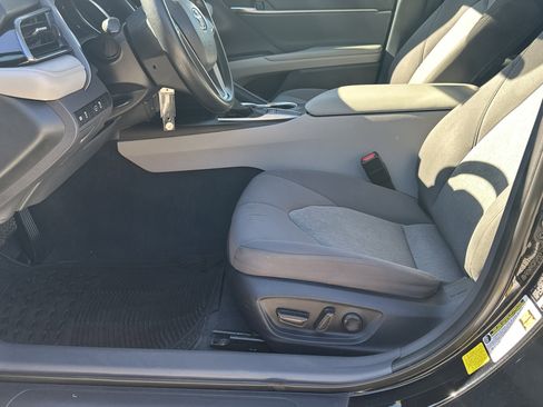 Used 2022 Toyota Camry LE image 9