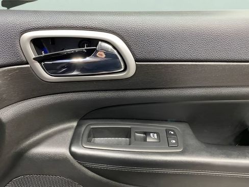 Used 2018 Jeep Grand Cherokee Laredo AWD/4WD image 29