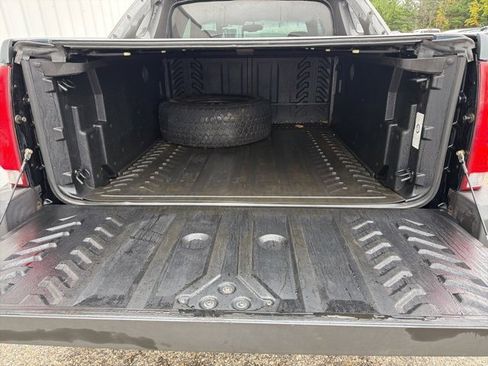 Used 2003 Chevrolet Avalanche 4x4 w/ Suspension Package, Off-Road image 12