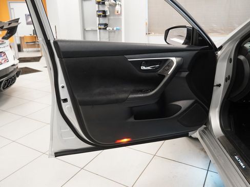 Used 2015 Nissan Altima 2.5 SV w/ Convenience Package image 6