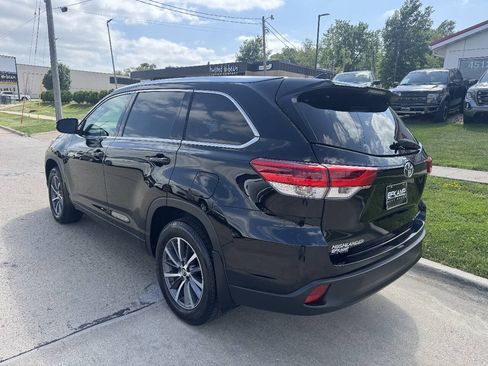 Used 2018 Toyota Highlander XLE AWD/4WD image 3