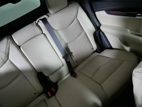 Used 2017 Cadillac XT5 Luxury w/ Driver Awareness Package image 14