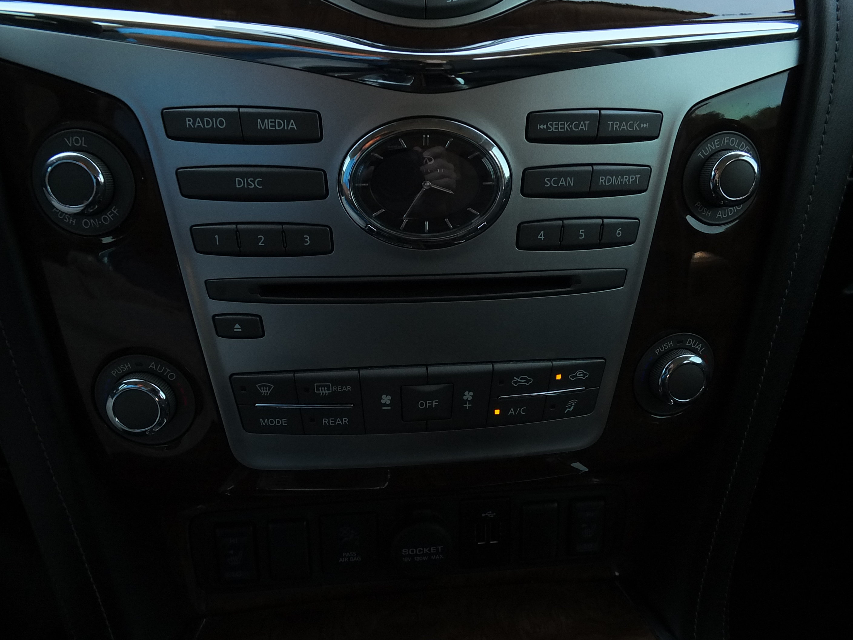 Used 2019 INFINITI QX80 Luxe AWD/4WD image 31