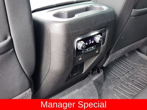 Used 2024 GMC Yukon SLT AWD/4WD image 31