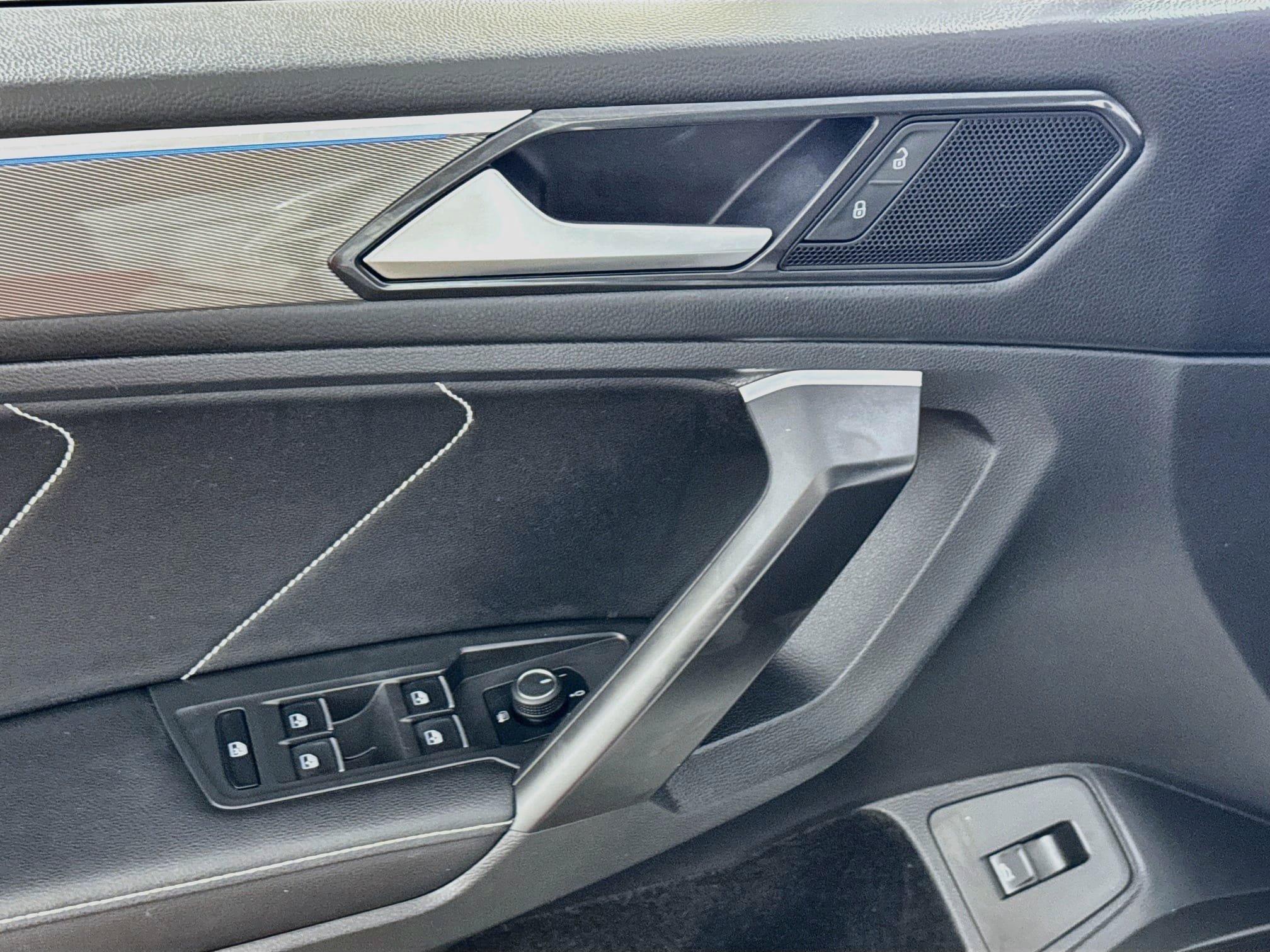 Used 2023 Volkswagen Tiguan SE R-Line AWD/4WD image 20