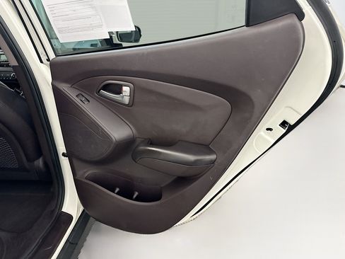 Used 2011 Hyundai Tucson GLS FWD image 29